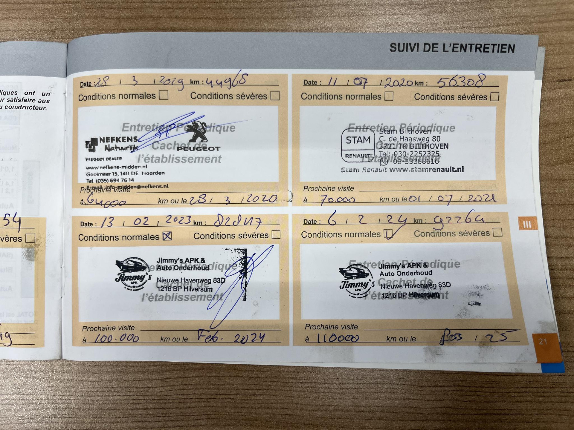 43901868-69.jpg